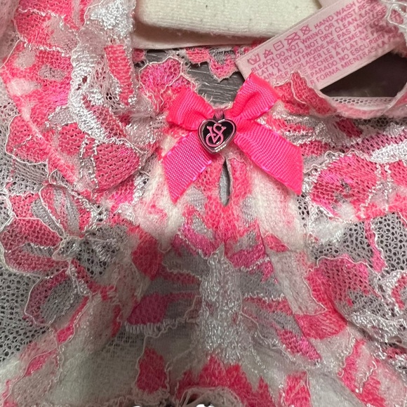 VICTORIAS SECRET BODY BY VICTORIA PINK/WHITE LACE UNLINED DEMI BRA SIZE 36D - Picture 4 of 8